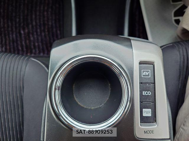 Toyota PRIUS ALPHA 2015-08 7963350-17