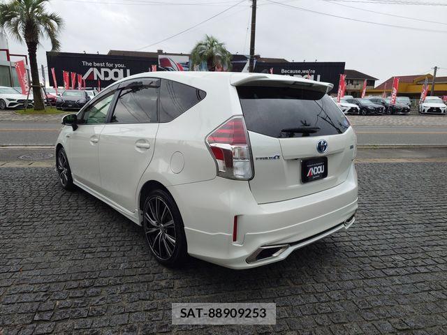 Toyota PRIUS ALPHA 2015-08 7963350-2