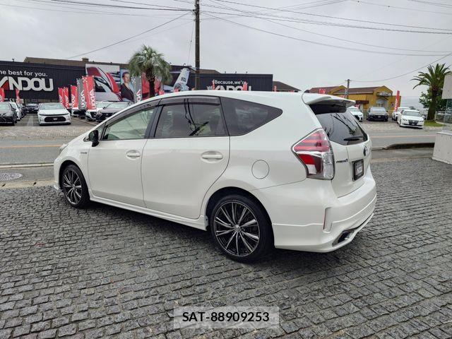 Toyota PRIUS ALPHA 2015-08 7963350-3