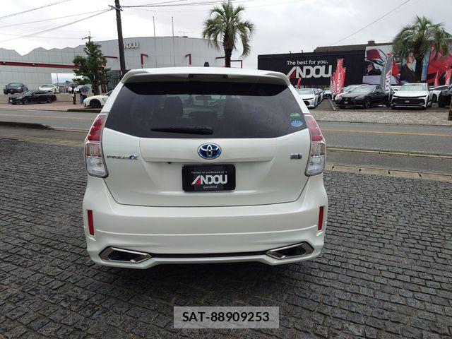 Toyota PRIUS ALPHA 2015-08 7963350-6