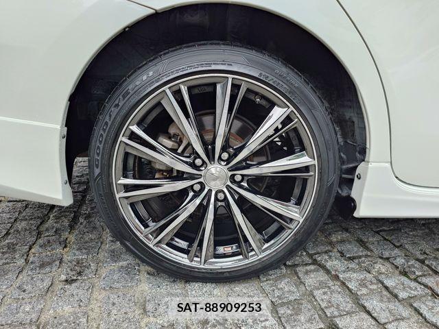 Toyota PRIUS ALPHA 2015-08 7963350-7