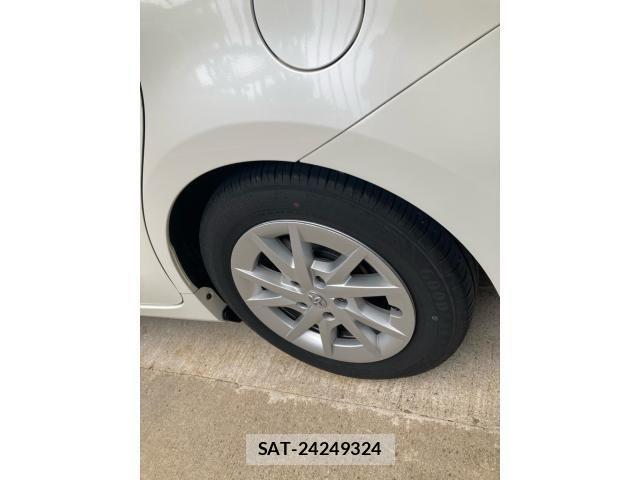 Toyota PRIUS ALPHA 2011-12 8037793-11