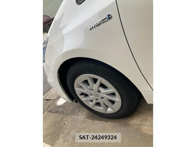 Toyota PRIUS ALPHA 2011-12 8037793-12