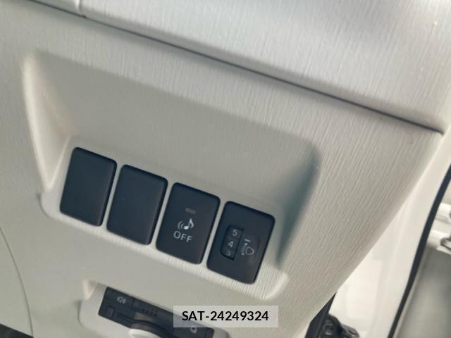 Toyota PRIUS ALPHA 2011-12 8037793-14