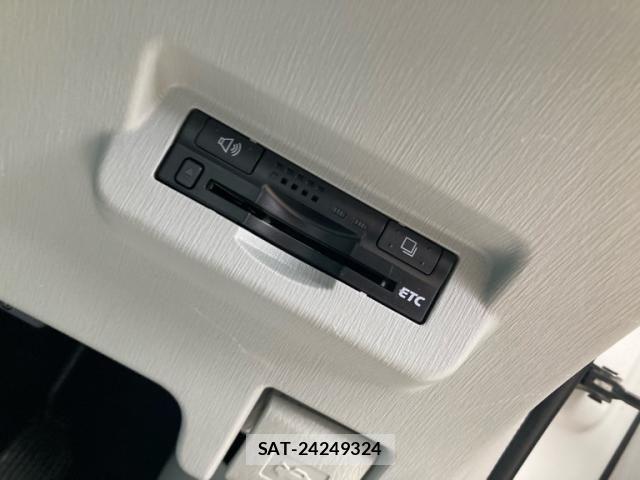Toyota PRIUS ALPHA 2011-12 8037793-15