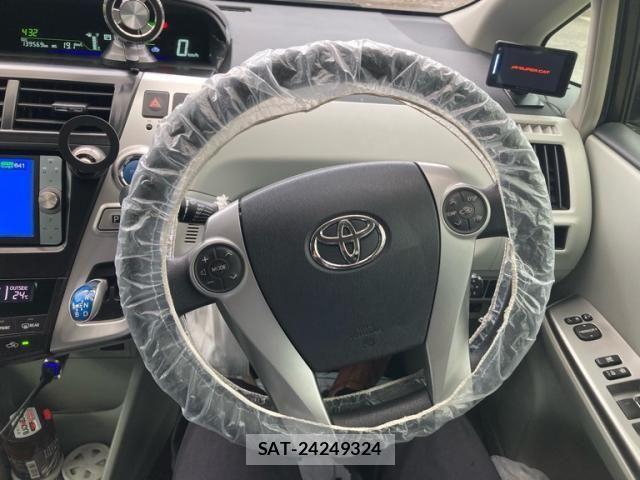 Toyota PRIUS ALPHA 2011-12 8037793-17