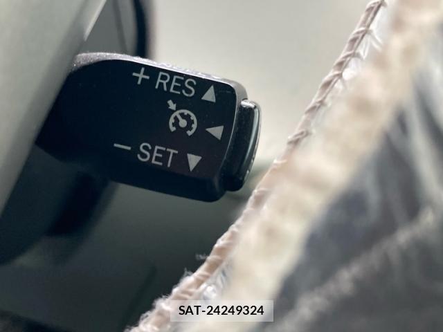 Toyota PRIUS ALPHA 2011-12 8037793-18