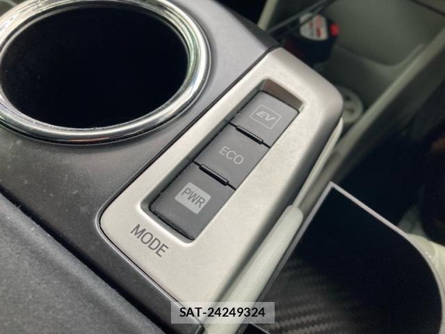Toyota PRIUS ALPHA 2011-12 8037793-19