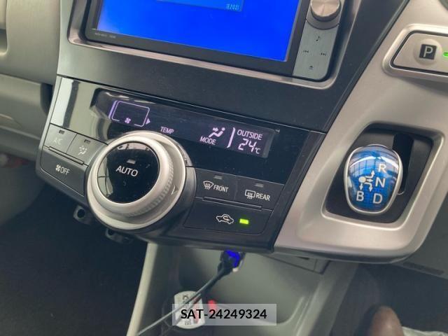 Toyota PRIUS ALPHA 2011-12 8037793-20
