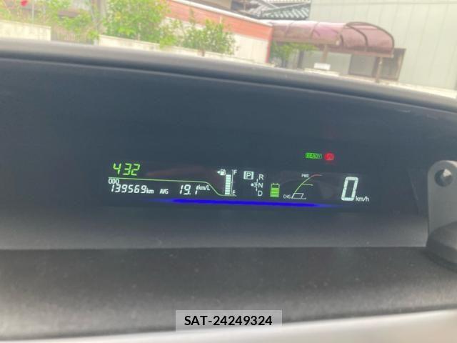 Toyota PRIUS ALPHA 2011-12 8037793-21