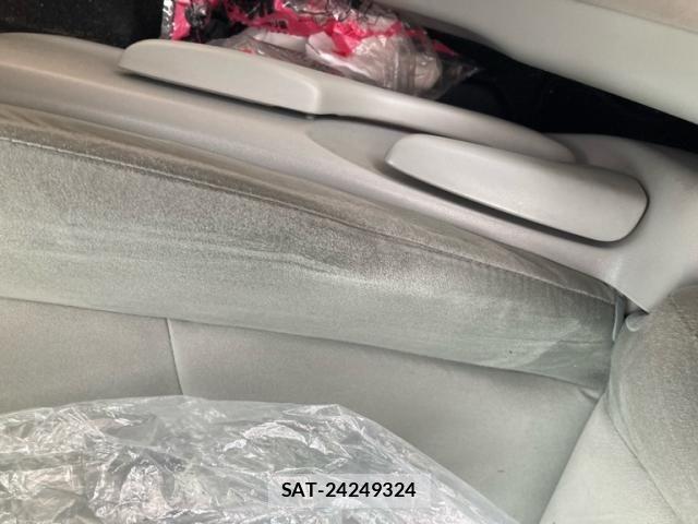 Toyota PRIUS ALPHA 2011-12 8037793-26