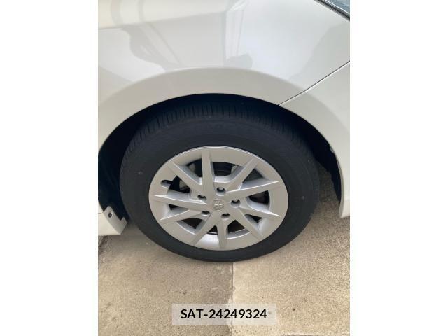 Toyota PRIUS ALPHA 2011-12 8037793-2