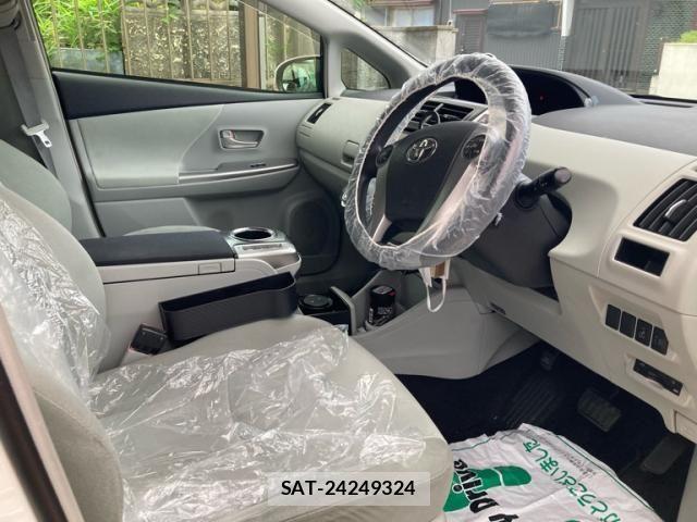 Toyota PRIUS ALPHA 2011-12 8037793-3