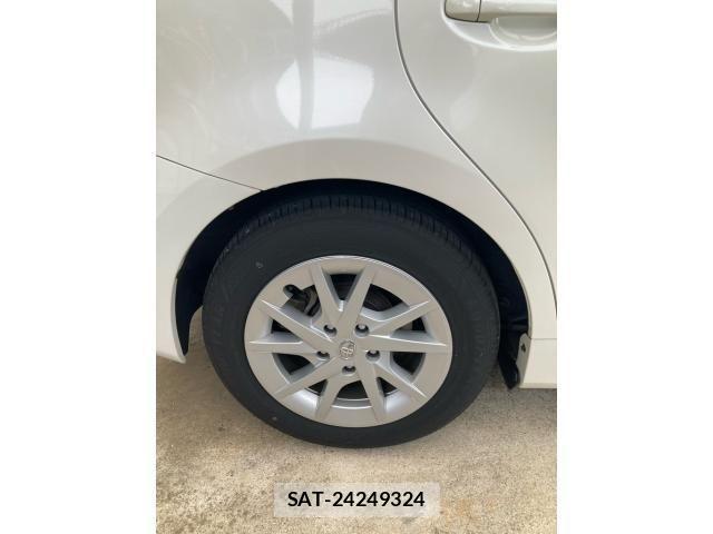 Toyota PRIUS ALPHA 2011-12 8037793-5