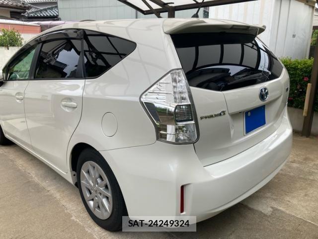 Toyota PRIUS ALPHA 2011-12 8037793-7