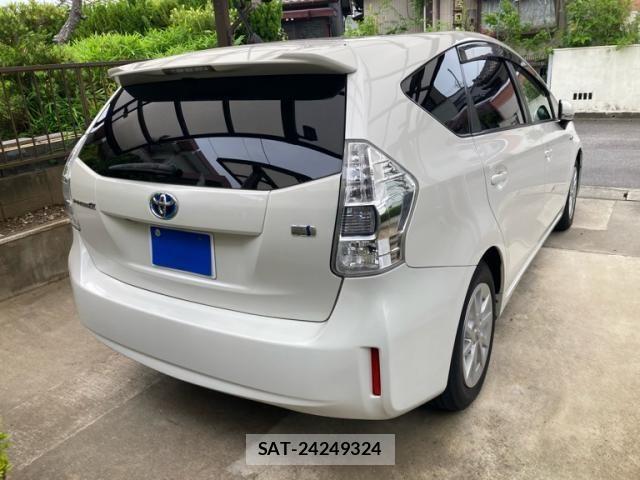 Toyota PRIUS ALPHA 2011-12 8037793-8