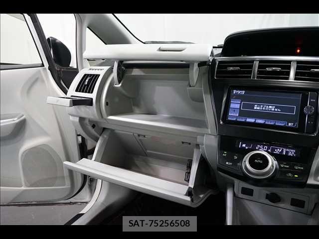 Toyota PRIUS ALPHA 2013-04 8037783-12