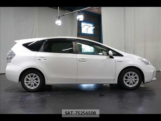 Toyota PRIUS ALPHA 2013-04 8037783-15