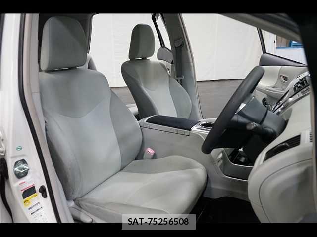 Toyota PRIUS ALPHA 2013-04 8037783-16