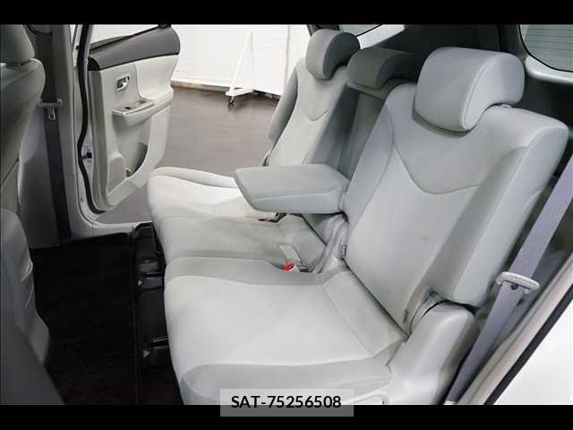 Toyota PRIUS ALPHA 2013-04 8037783-17
