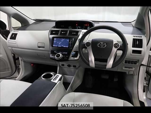 Toyota PRIUS ALPHA 2013-04 8037783-1