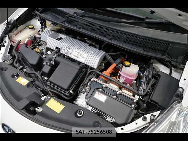 Toyota PRIUS ALPHA 2013-04 8037783-19