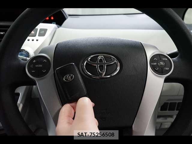 Toyota PRIUS ALPHA 2013-04 8037783-6