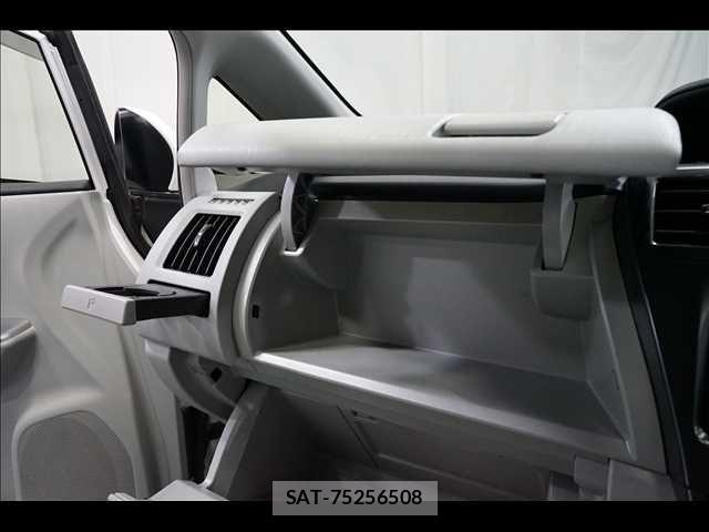 Toyota PRIUS ALPHA 2013-04 8037783-7