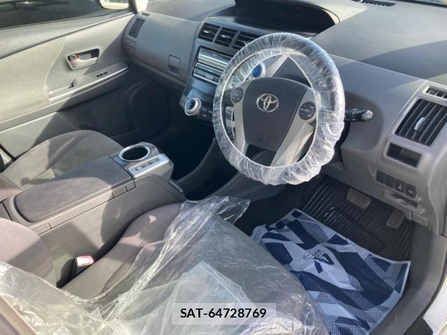 Toyota PRIUS ALPHA 2012-01 8037796-15