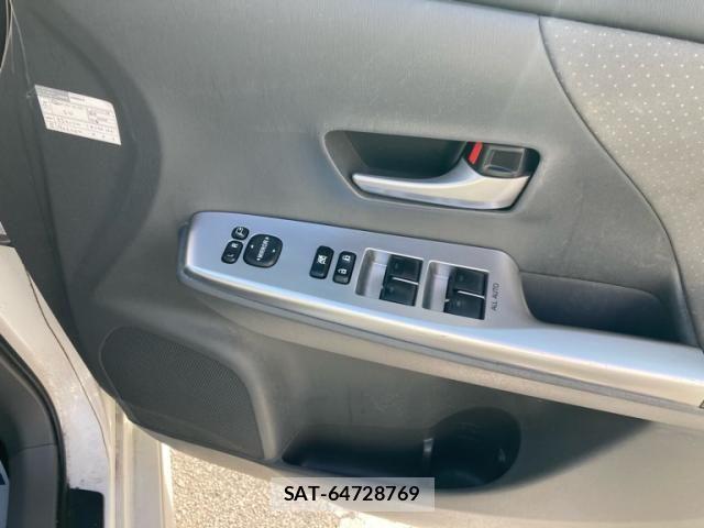 Toyota PRIUS ALPHA 2012-01 8037796-16