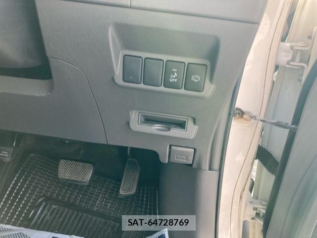 Toyota PRIUS ALPHA 2012-01 8037796-17