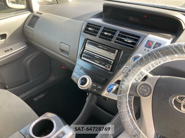 Toyota PRIUS ALPHA 2012-01 8037796-19