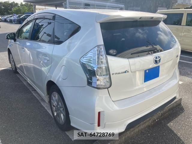 Toyota PRIUS ALPHA 2012-01 8037796-2