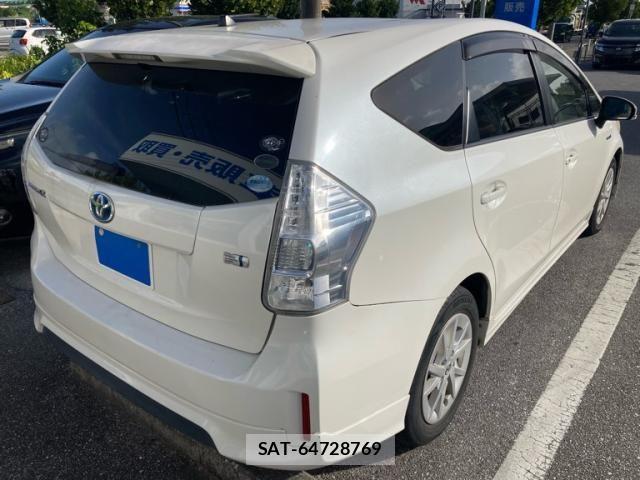 Toyota PRIUS ALPHA 2012-01 8037796-3