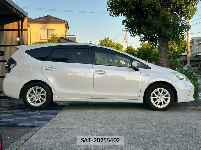 Toyota PRIUS ALPHA 2013-03 8037789-11