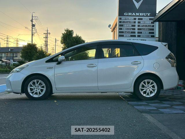Toyota PRIUS ALPHA 2013-03 8037789-12