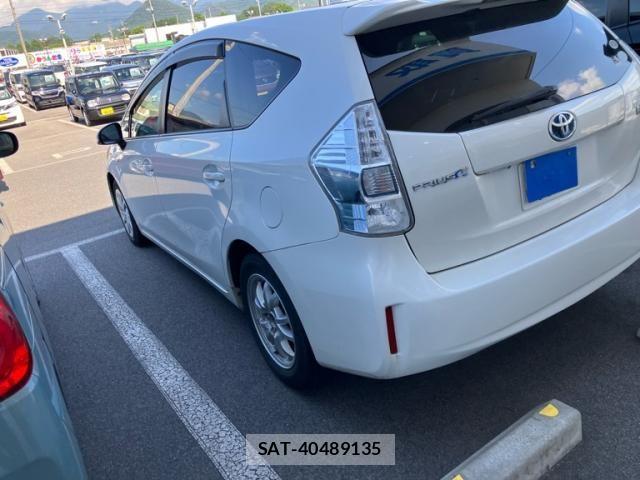 Toyota PRIUS ALPHA 2011-11 8037794-5