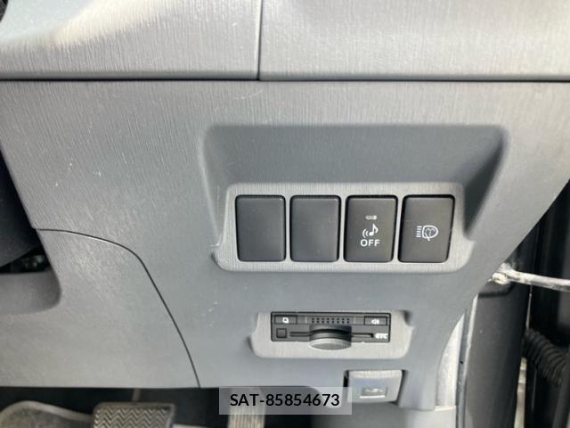 Toyota PRIUS ALPHA 2013-03 8037790-23