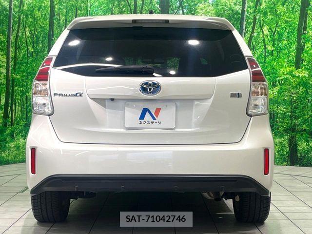 Toyota PRIUS ALPHA 2015-05 8037768-14