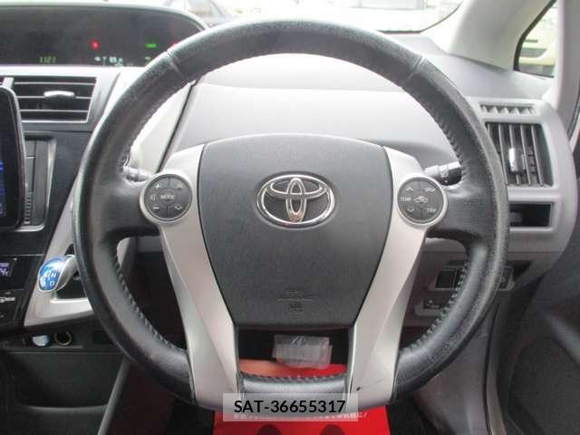 Toyota PRIUS ALPHA 2011-12 8037786-15