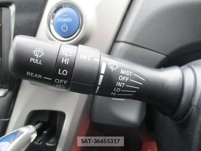 Toyota PRIUS ALPHA 2011-12 8037786-16