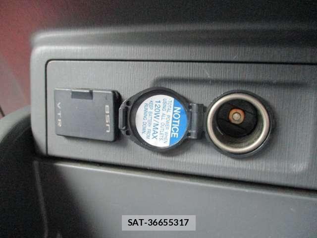 Toyota PRIUS ALPHA 2011-12 8037786-21