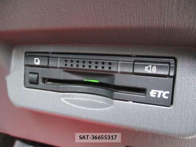 Toyota PRIUS ALPHA 2011-12 8037786-24