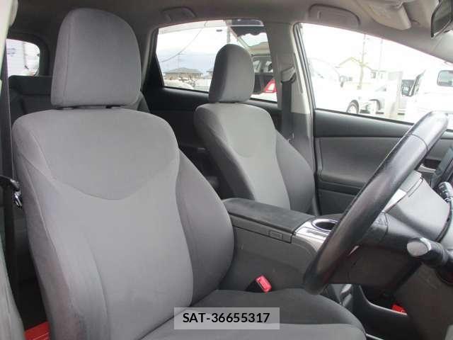 Toyota PRIUS ALPHA 2011-12 8037786-26