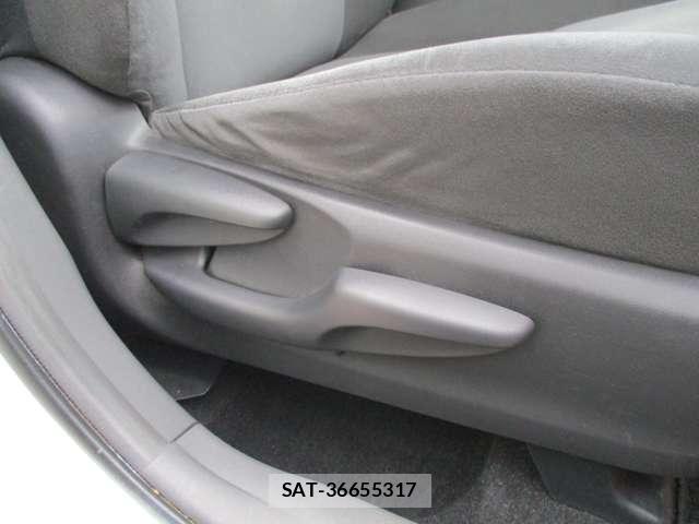 Toyota PRIUS ALPHA 2011-12 8037786-27