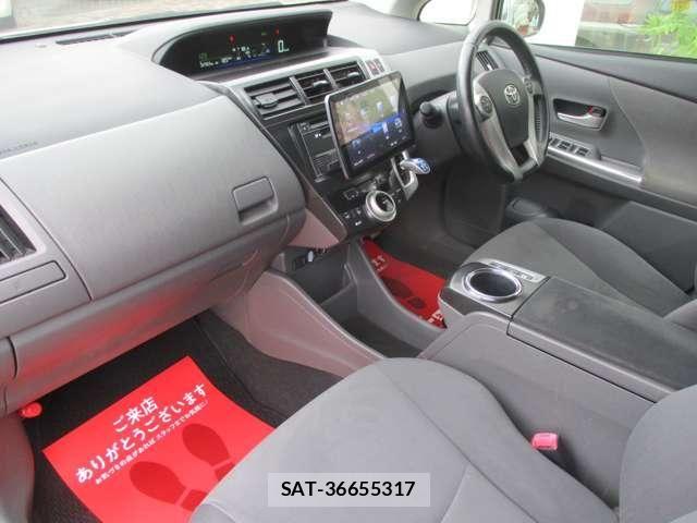 Toyota PRIUS ALPHA 2011-12 8037786-29