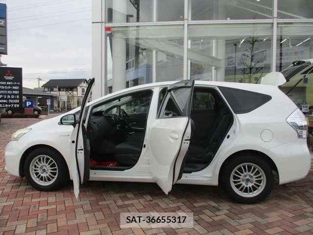Toyota PRIUS ALPHA 2011-12 8037786-5