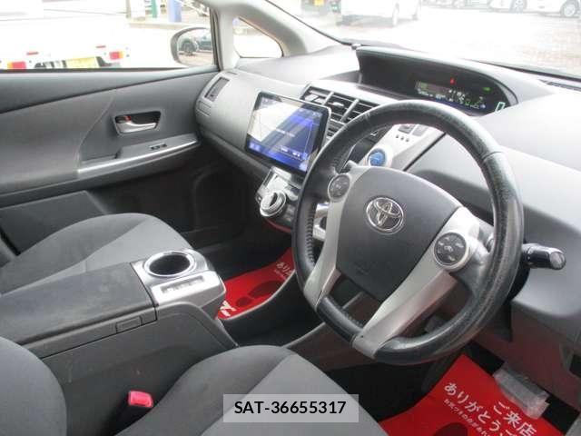 Toyota PRIUS ALPHA 2011-12 8037786-7
