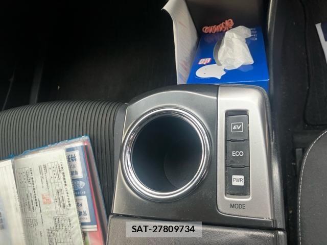 Toyota PRIUS ALPHA 2015-10 8037785-11
