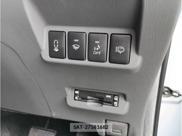 Toyota PRIUS ALPHA 2011-06 8037782-15